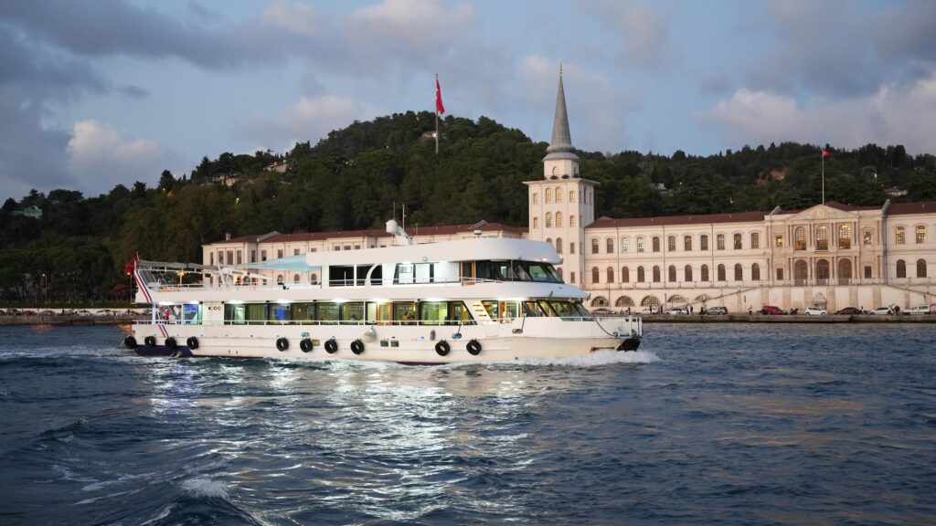 Bosphorus cruise photo 1